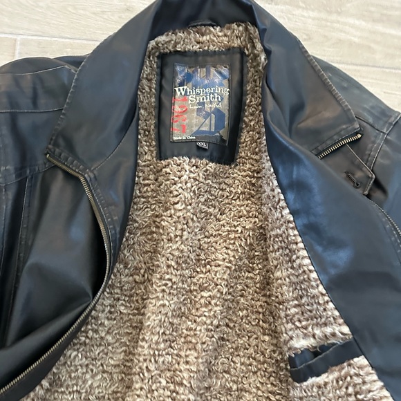 Whispering Smith men’s distressed faux leather jacket. - Picture 5 of 7